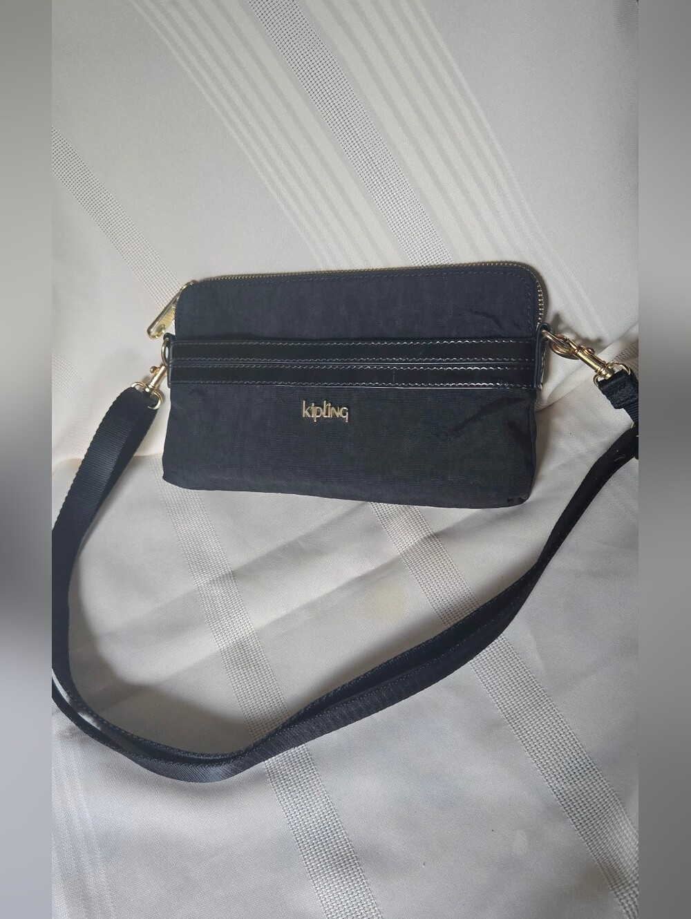 EUC Kipling Black Nylon Crossbody with Gold Hardware